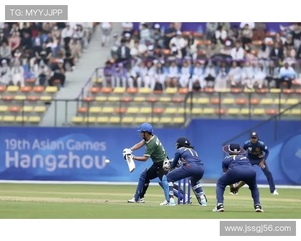 亚运会足球赛黑马崛起，历史性进军四强表现令人瞩目